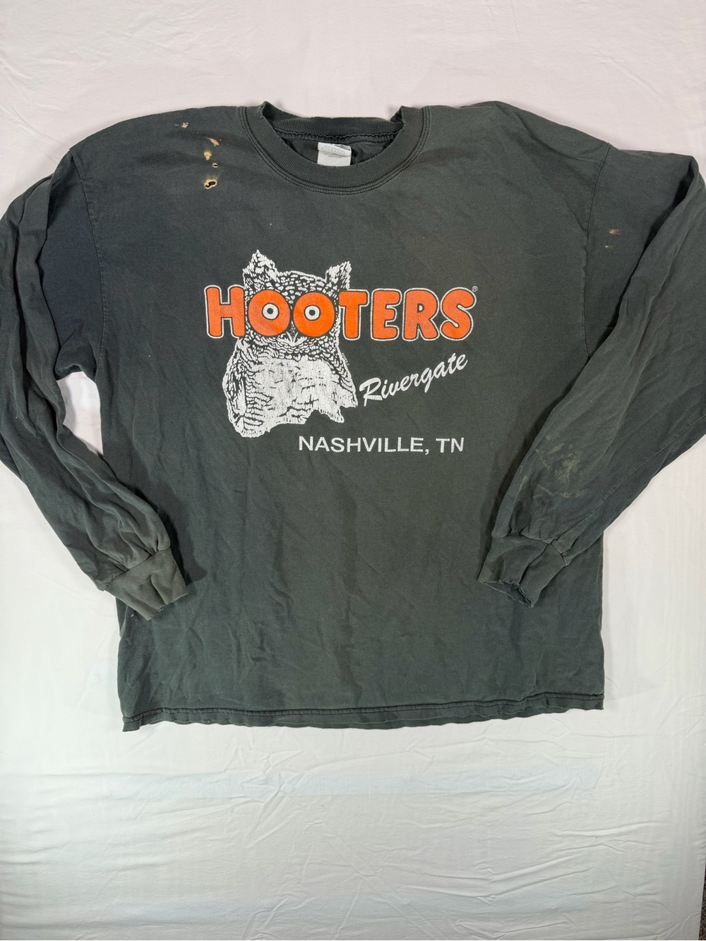 Vintage Hooters Rivergate Nashville TN Long Sleeve T Shirt Men’s XL Gray USA